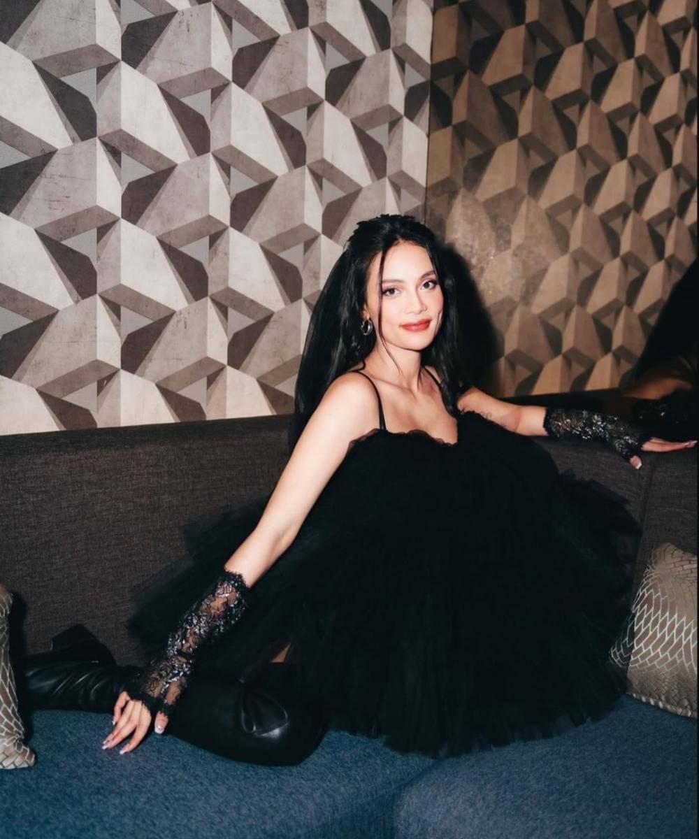 Alasan Erika Carlina Kembali Buka Media Sosial setelah Melahirkan (1).jpg