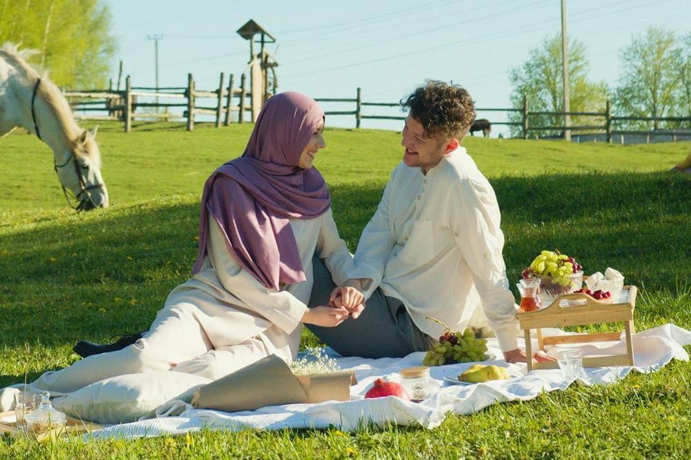 Hukum Istri Bercanda dengan Laki-Laki Lain