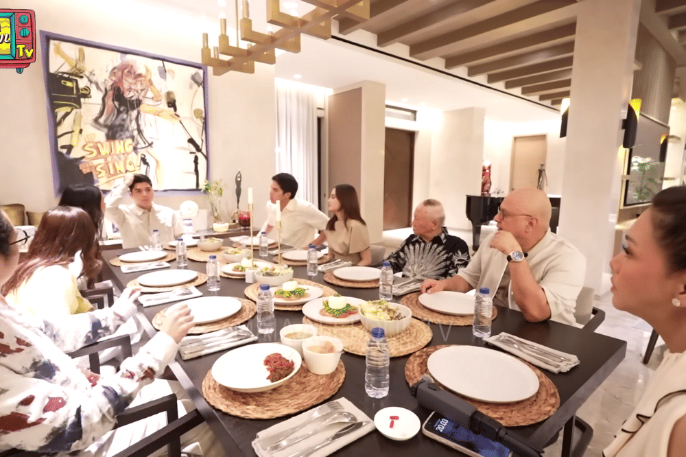 Dekorasi Ruang Makan Maia Estianty saat Dinner Keluarga