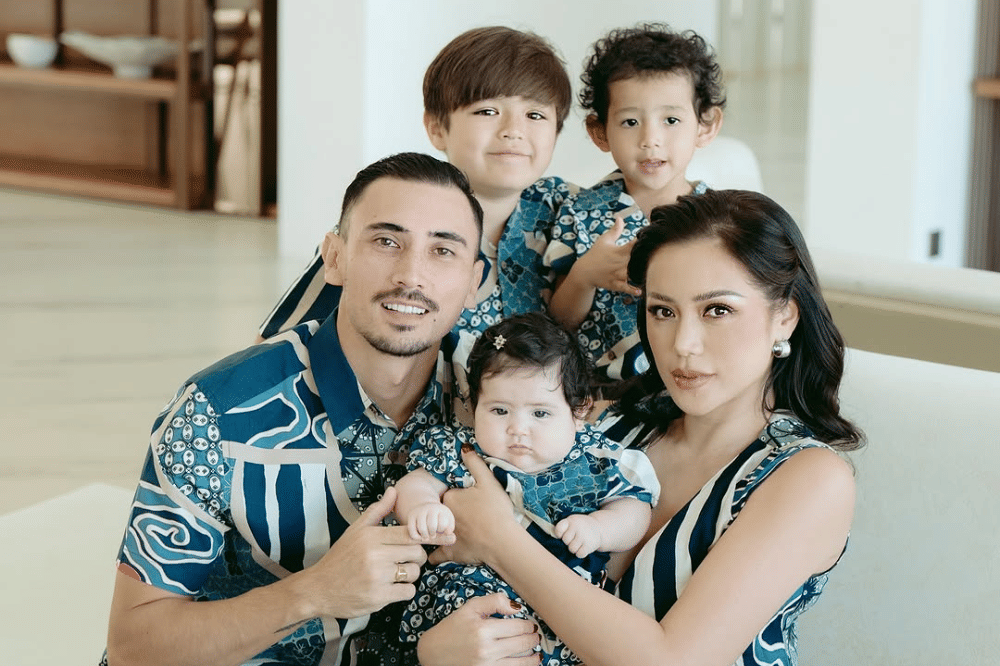 Foto Hagia Anak Jessica Iskandar Bersama Keluarga 2.png