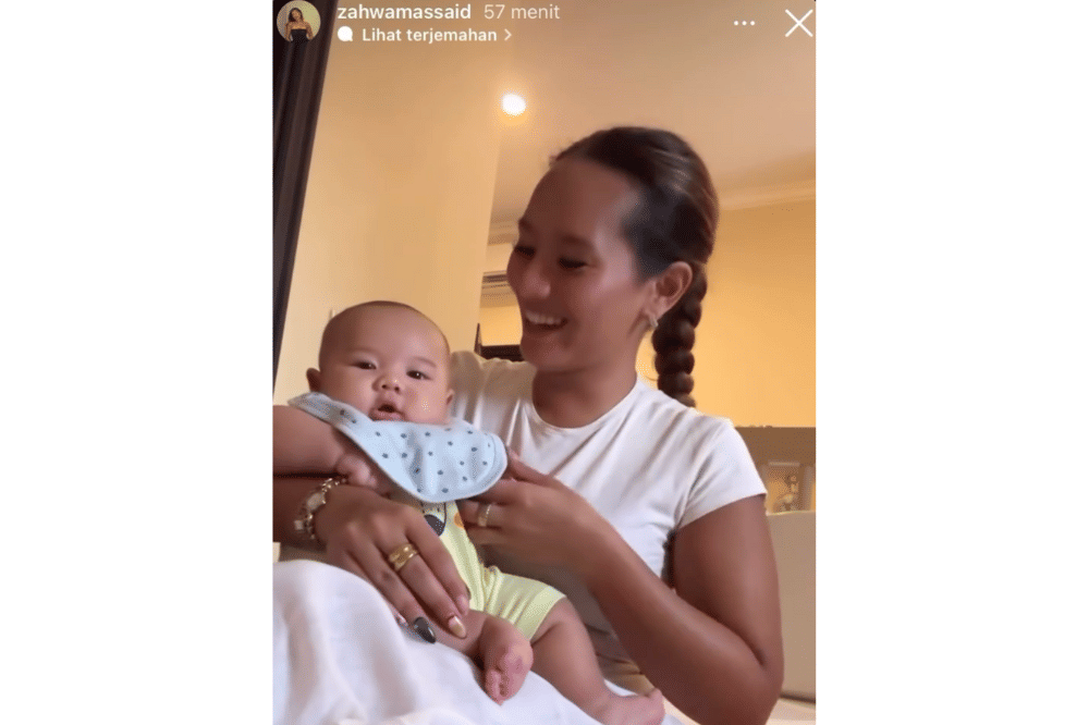 Foto Zahwa Momong Baby Arash 3.png