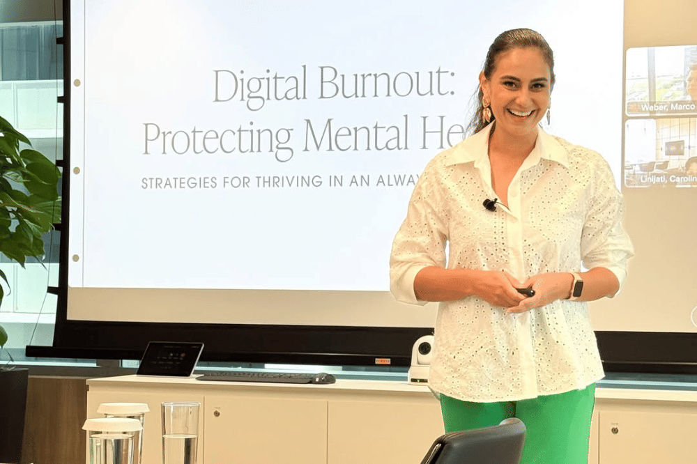 17 Artis Indonesia Pindah ke Luar Negeri, Ada yang Alih Profesi! (15).png