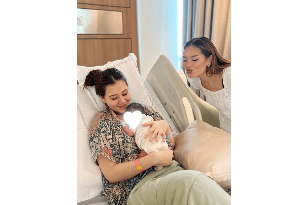 Foto Zahwa Momong Baby Arash 1.png