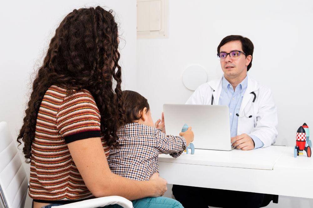 doctor talking to the patient