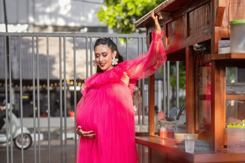 Foto Maternity Septi Pengamen Jalanan yang Viral di Media Sosial