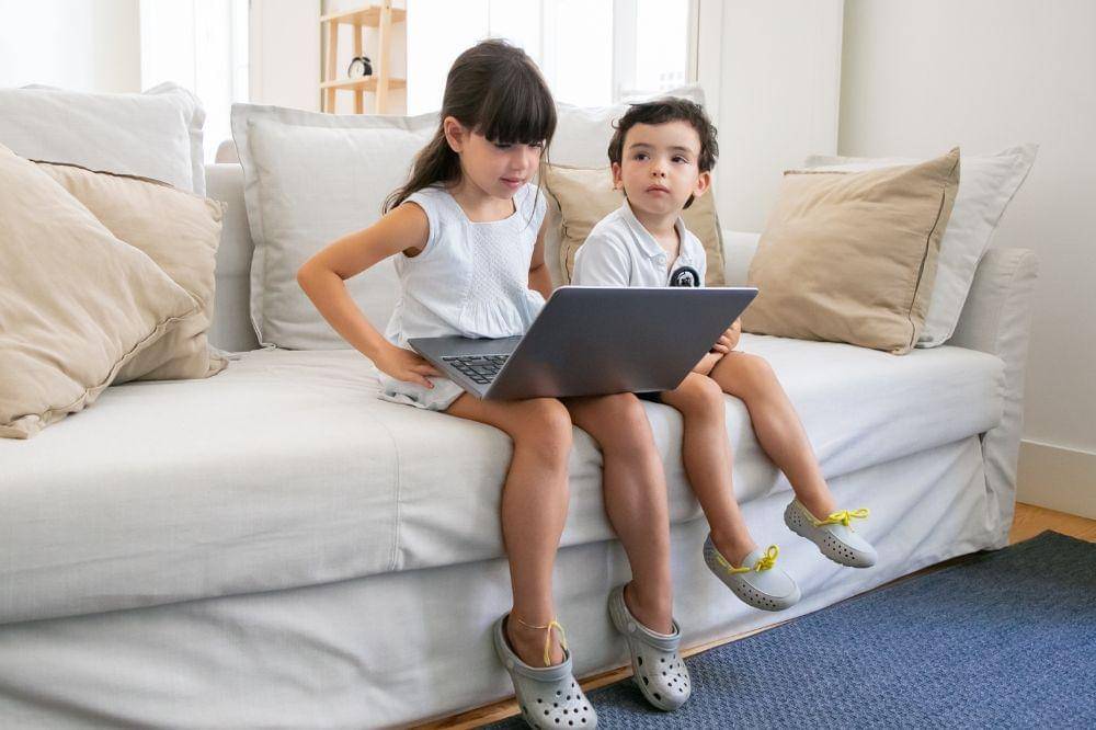 Kids watching film on laptop