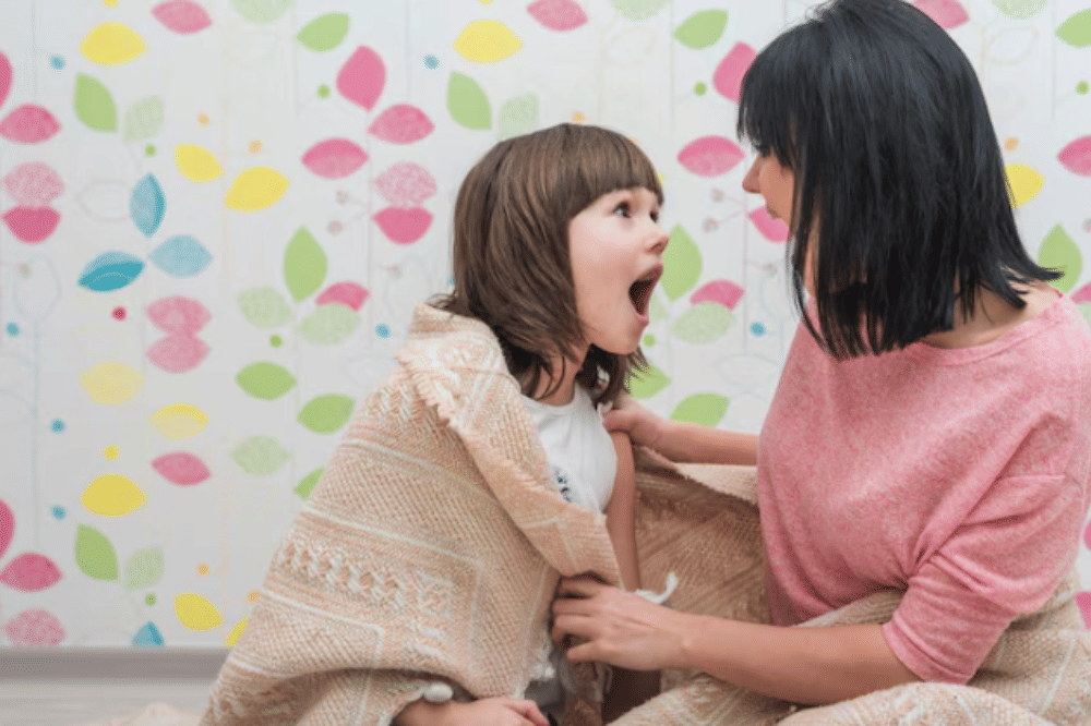Mengatasi Anak Suka Teriak dengan Teknik Berbisik, Mama Harus Tahu!