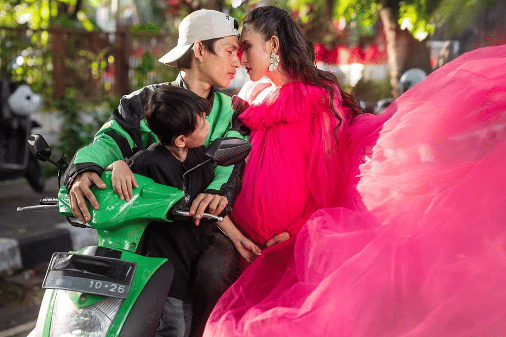 Foto Maternity Septi Pengamen Jalanan yang Viral di Media Sosial