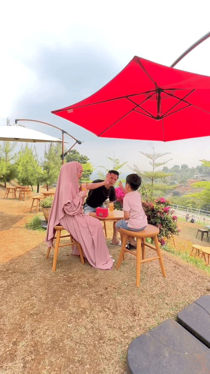 Instagram.com/larissachou