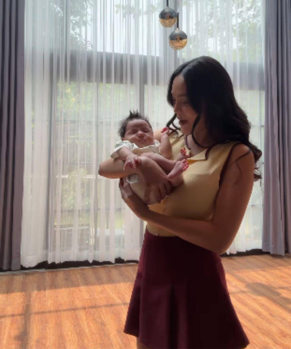 erika carlina pasca melahirkan