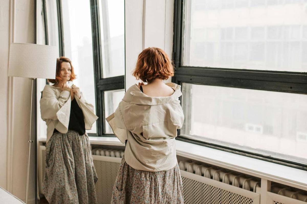 ilustrasi cermin besar untuk ilusi ruangan luas (pexels.com/Vlada Karpovich)