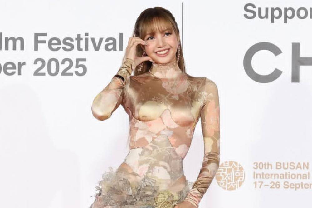 Detail Penampilan Lisa Blackpink di Busan International Film Festival.jpg