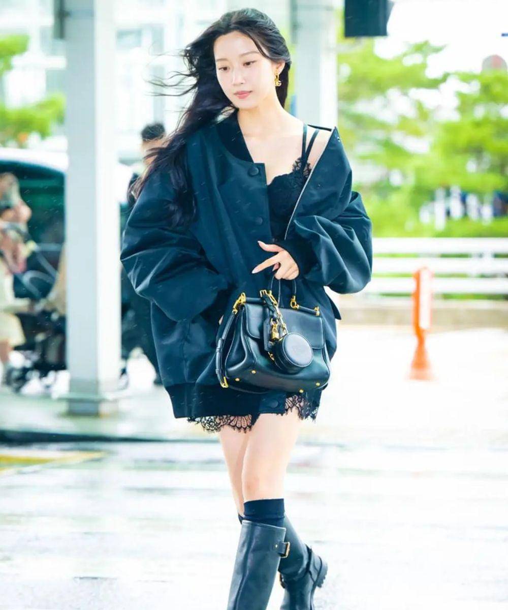 Potret Moon Ga Young di Bandara, Pakai Lingerie Puluhan Juta
