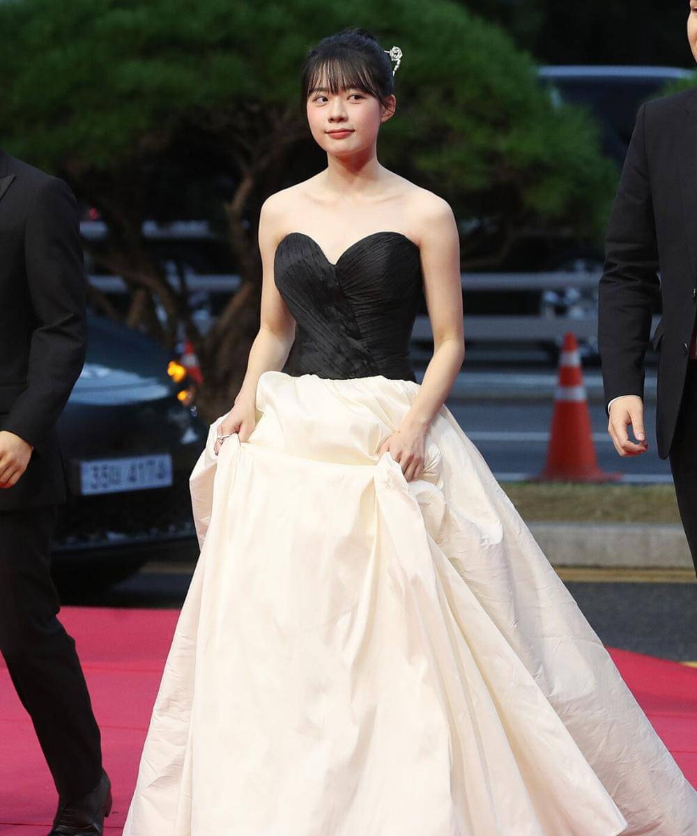 Penampilan Para Artis Korea di Red Carpet BIFF 2025 (1).jpg