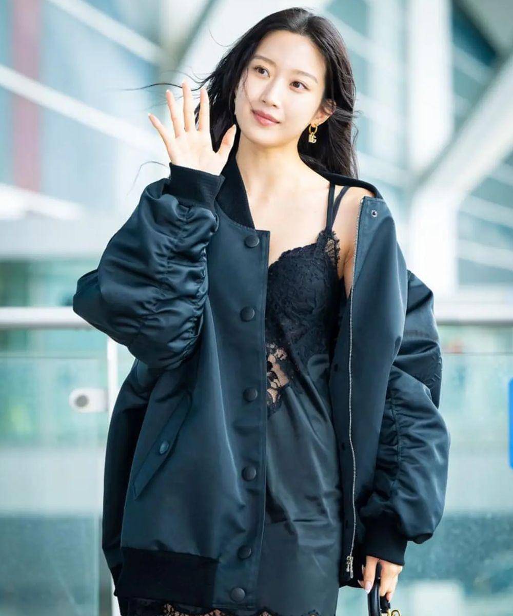 Potret Moon Ga Young di Bandara, Pakai Lingerie Puluhan Juta