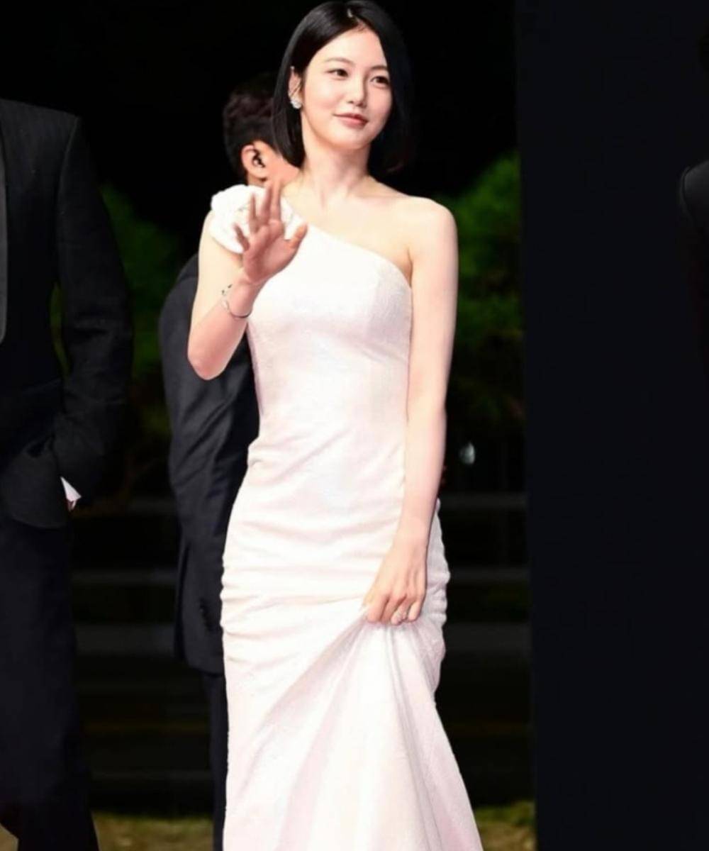 Penampilan Para Artis Korea di Red Carpet BIFF 2025 (5).jpg