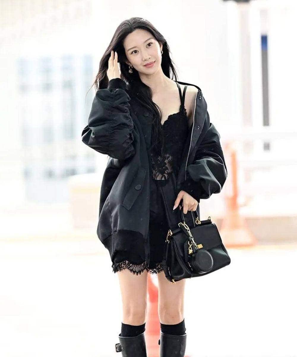 Potret Moon Ga Young di Bandara, Pakai Lingerie Puluhan Juta
