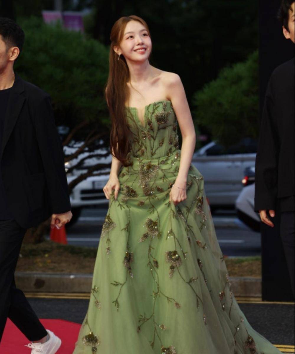 Penampilan Para Artis Korea di Red Carpet BIFF 2025 (4).jpg