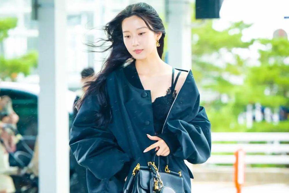 Potret Moon Ga Young di Bandara, Pakai Lingerie Puluhan Juta