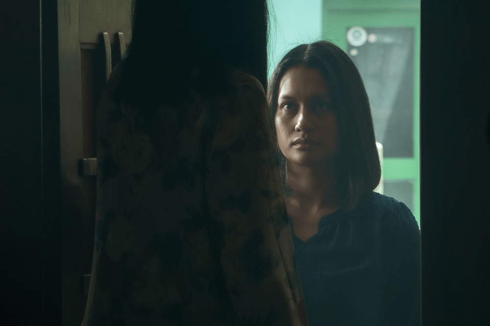 Fakta Hubungan Mirah dan Puti di Film Perempuan Pembawa Sial