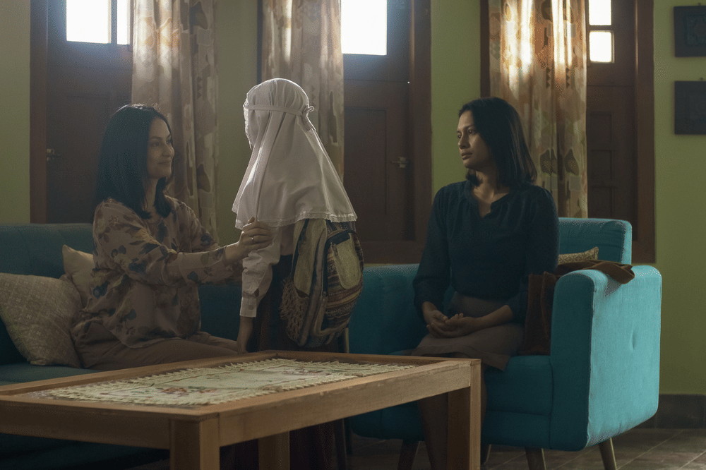 Perempuan Pembawa Sial 