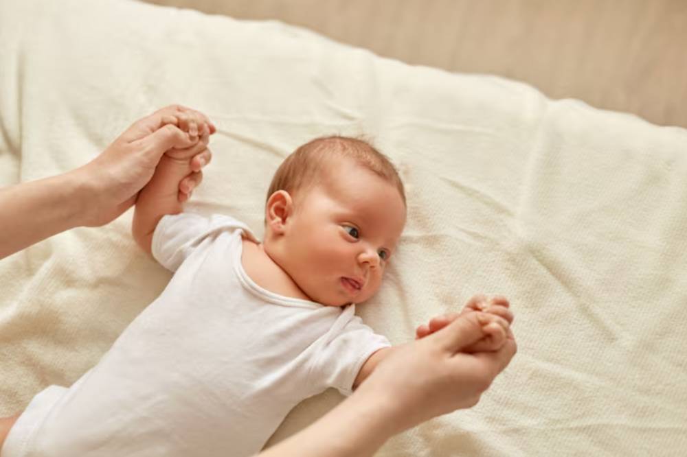 Perilaku Aneh Bayi dan Alasannya 1.png