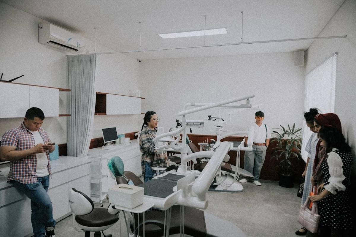 7 Dokter Gigi Sidoarjo, Dokter Ramah dan Berpengalaman