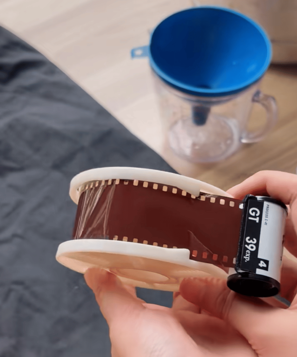 Ify Alyssa Eksperimen Cuci Film Sendiri di Rumah