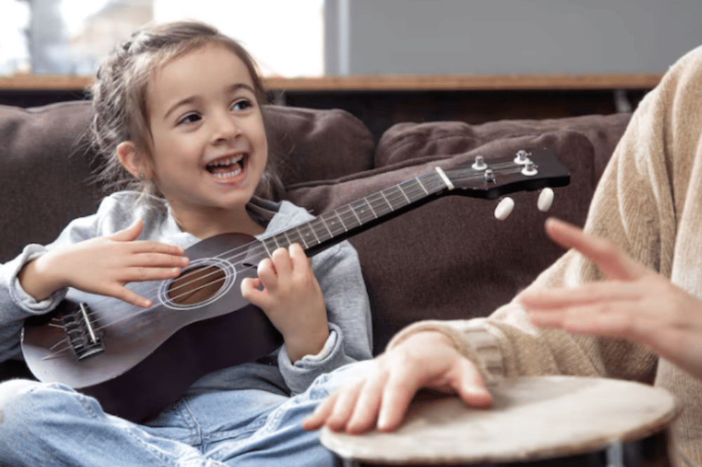 Anak 6 Tahun Ini Punya 99 Ribu Followers Berkat Bakat Main Keyboard!