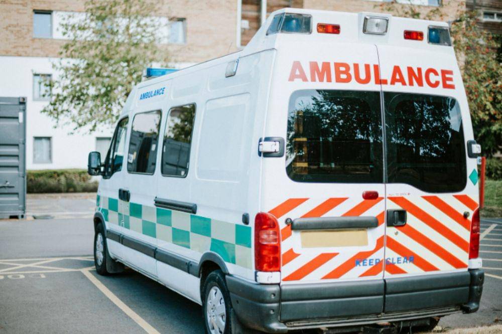 Prajurit TNI Yonif 501BY Madiun Bantu Ibu Lahiran di Depan Markas (2).jpg