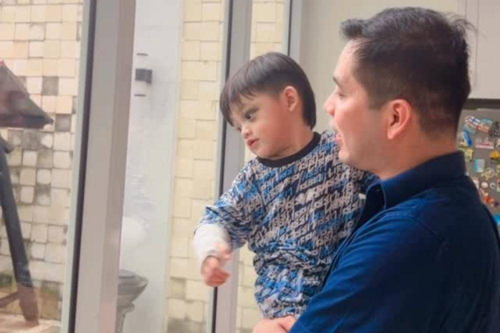 anak ricky perdana jatuh dari lantai 2 rumah