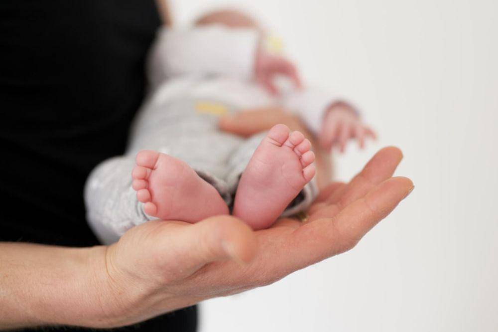 Prajurit TNI Yonif 501BY Madiun Bantu Ibu Lahiran di Depan Markas (3).jpg