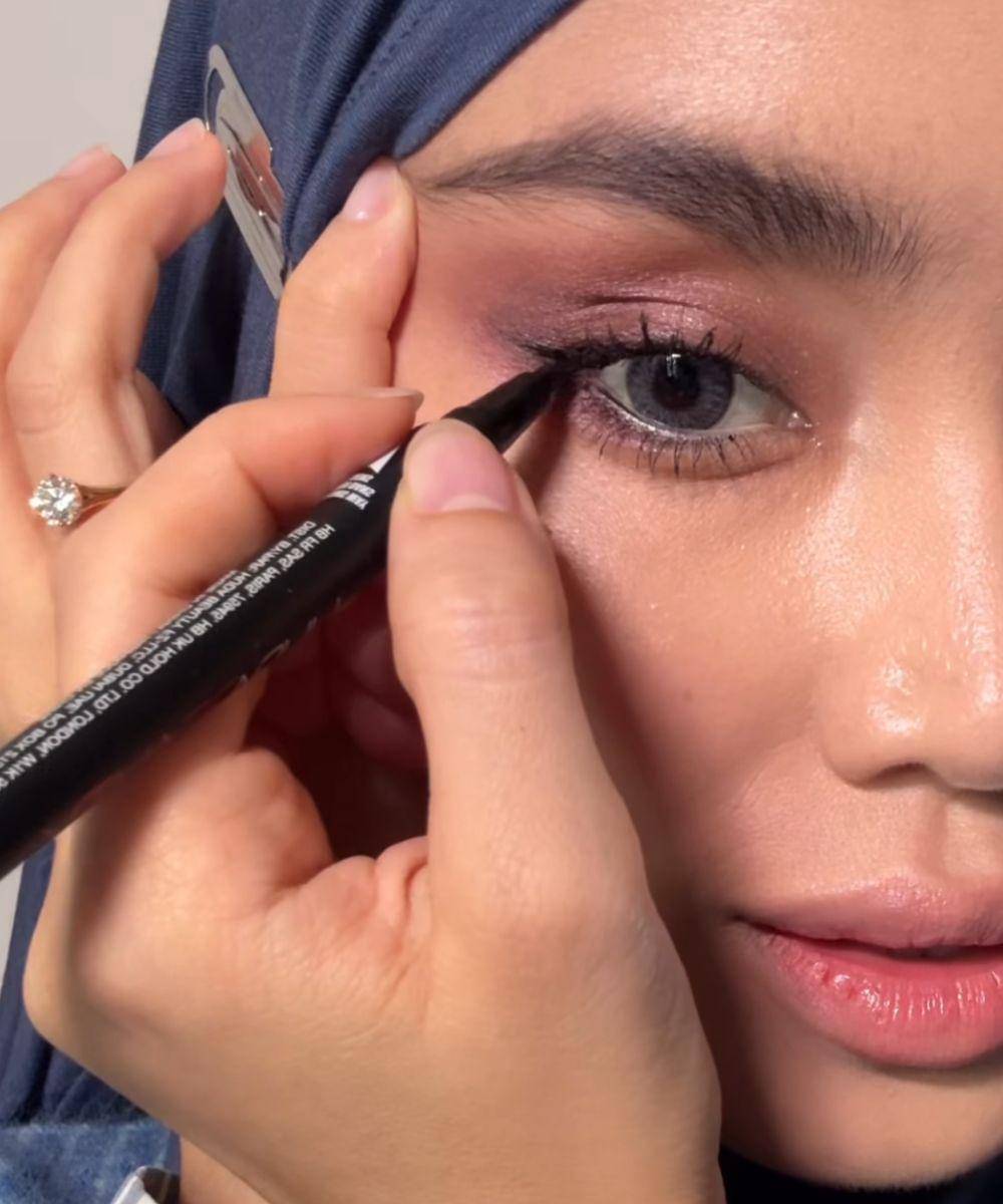 Step by Step Makeup ala Sashfir untuk Hari Pernikahannya