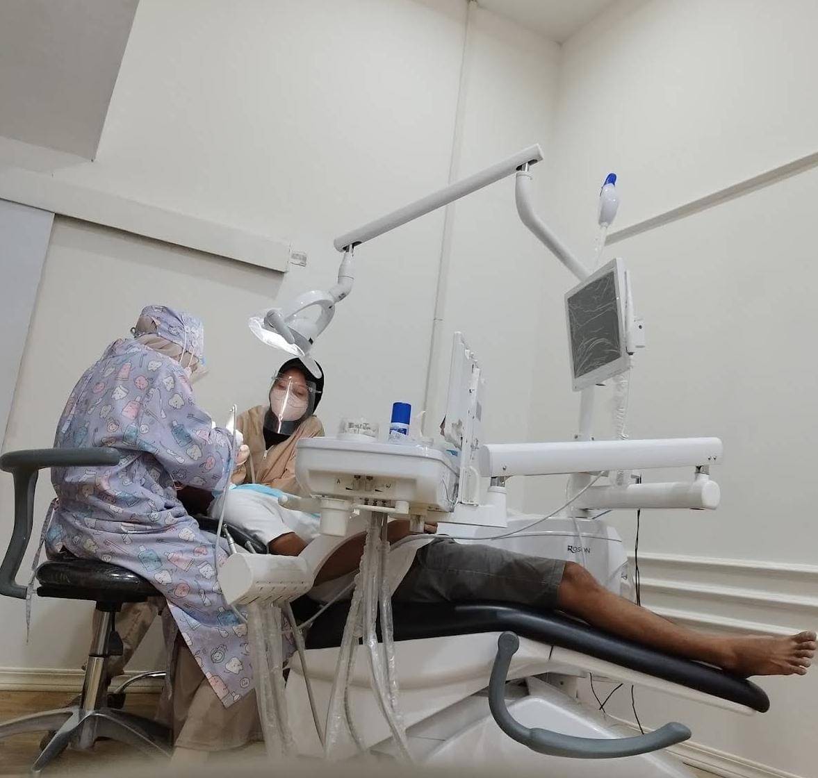 7 Dokter Gigi Pontianak Siap Jaga Senyum Sehatmu