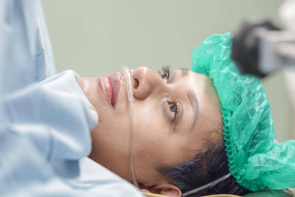 Kimmy Jayanti Haru dan Takjub Saksikan Proses Operasi Caesar Dirinya (1).jpg