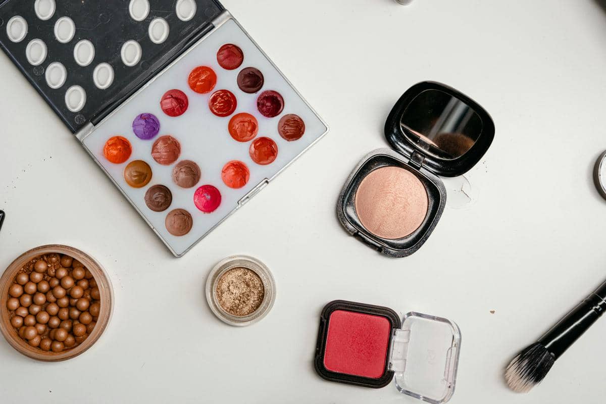 6 Tanda Kosmetik dan Skincare Kamu Pakai Bahan Berbahaya