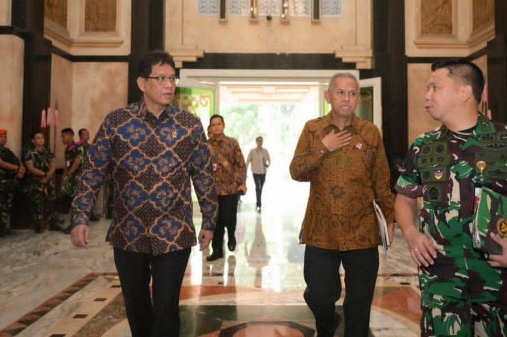 Potret Mentri Purbaya dengan Batik, Penuh Kharisma!_20250924_213324_0003.jpg