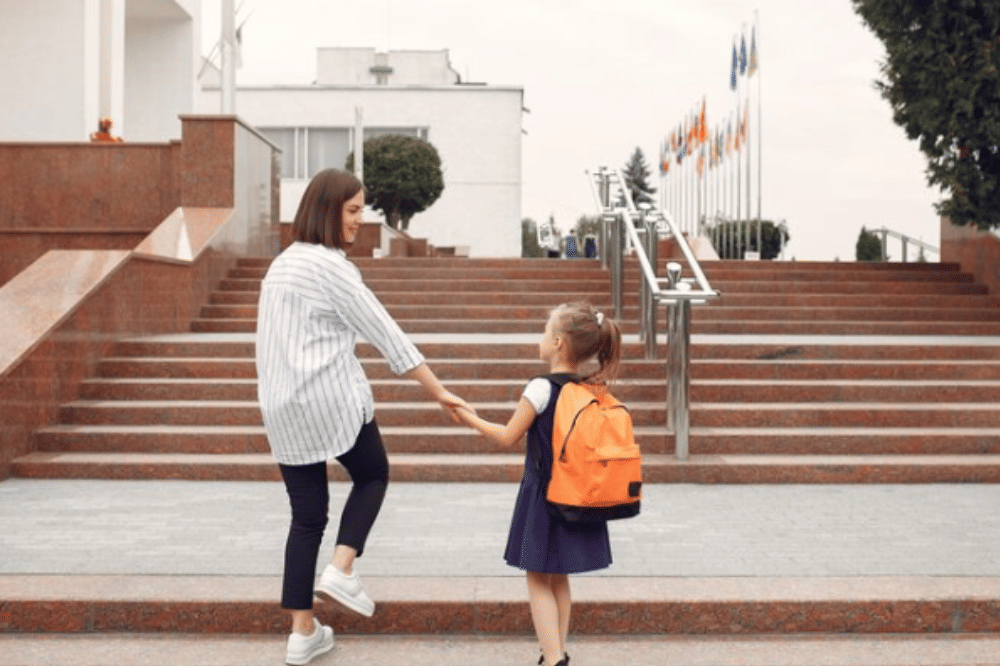 Hindari Berkata "Hati-Hati" pada Balita karena Mereka Belum Mengerti