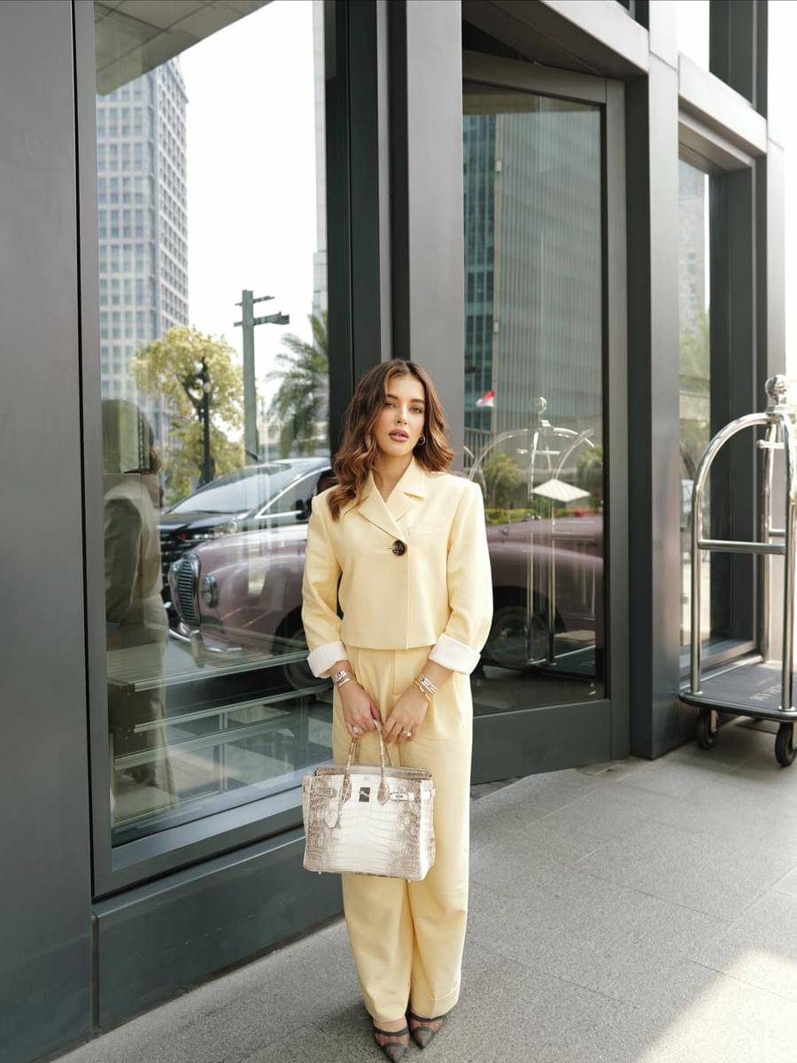 Wrapped in yellow once more 💛.jpg