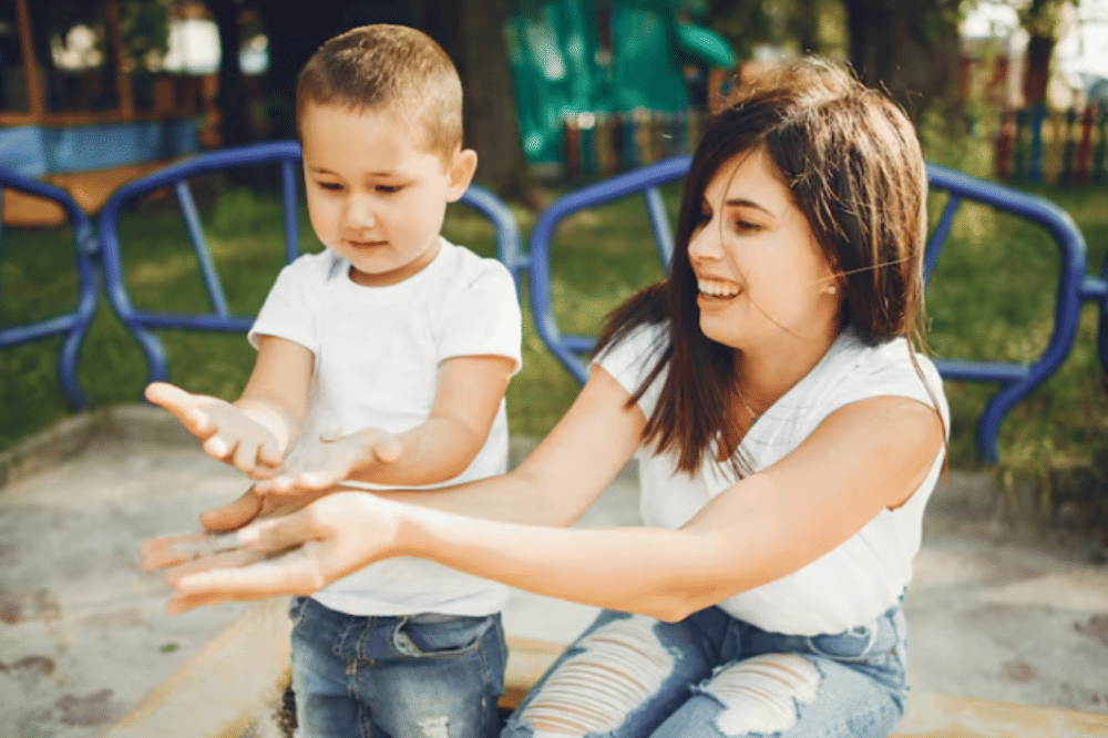Hindari Berkata "Hati-Hati" pada Balita karena Mereka Belum Mengerti