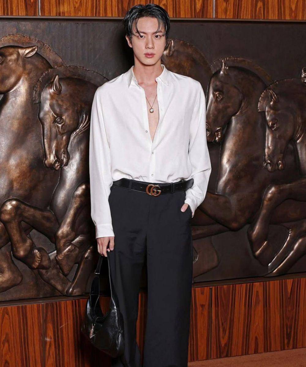 Potret Jin BTS di Event Gucci, Stylish dan Kharismatik