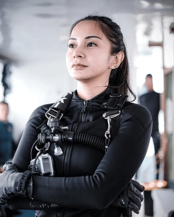 Kirana Larasati saat diving