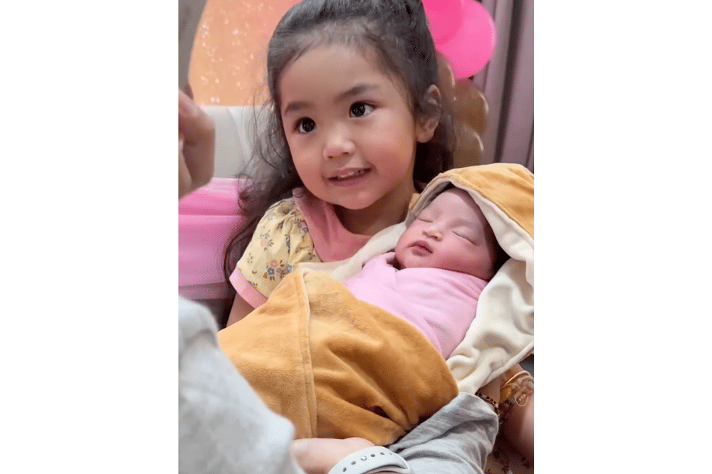 Foto Kedekatan Xandraya dan Xarena 2.png