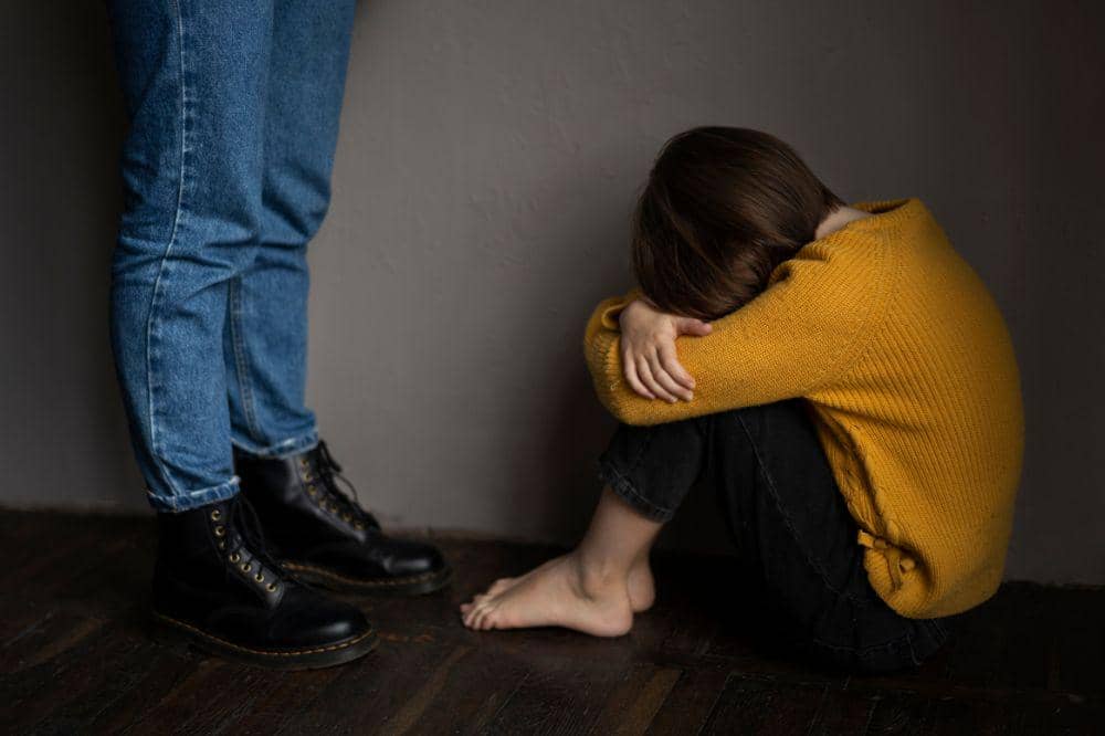 Ilustration non explicit of child abuse