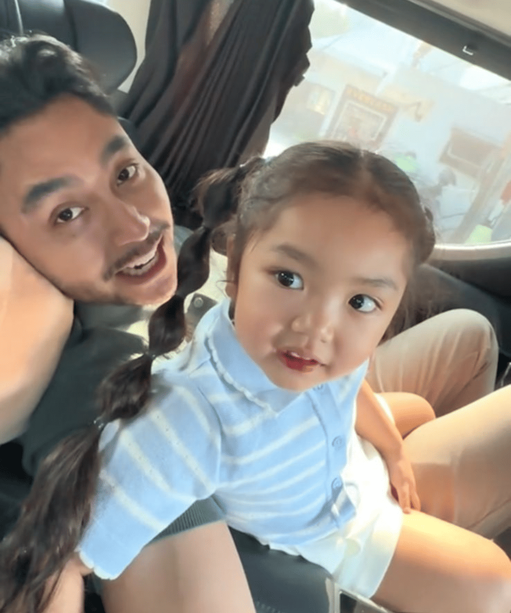 Xarena diantar Mama Papa berangkat ke tempat rekaman