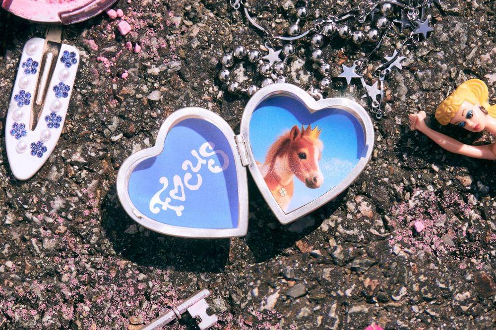 Mini Album FOCUS Hearts2Hearts