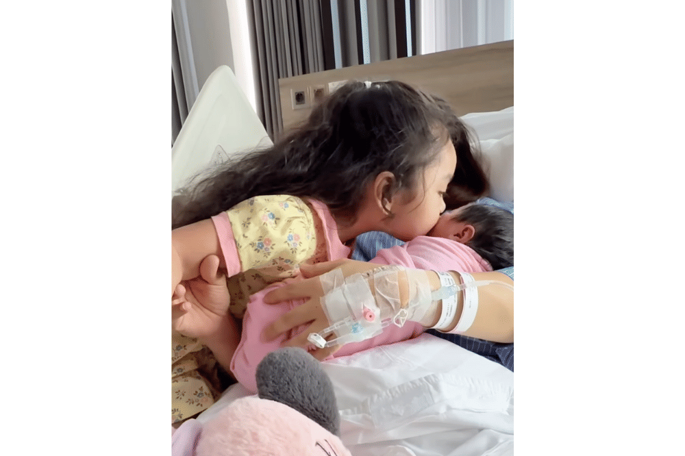 Foto Kedekatan Xandraya dan Xarena 1.png