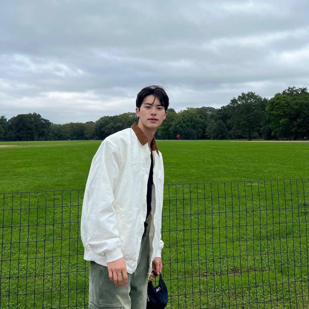 casual outfit ala Lee Chae Min (instagram.com/l.c.m____)