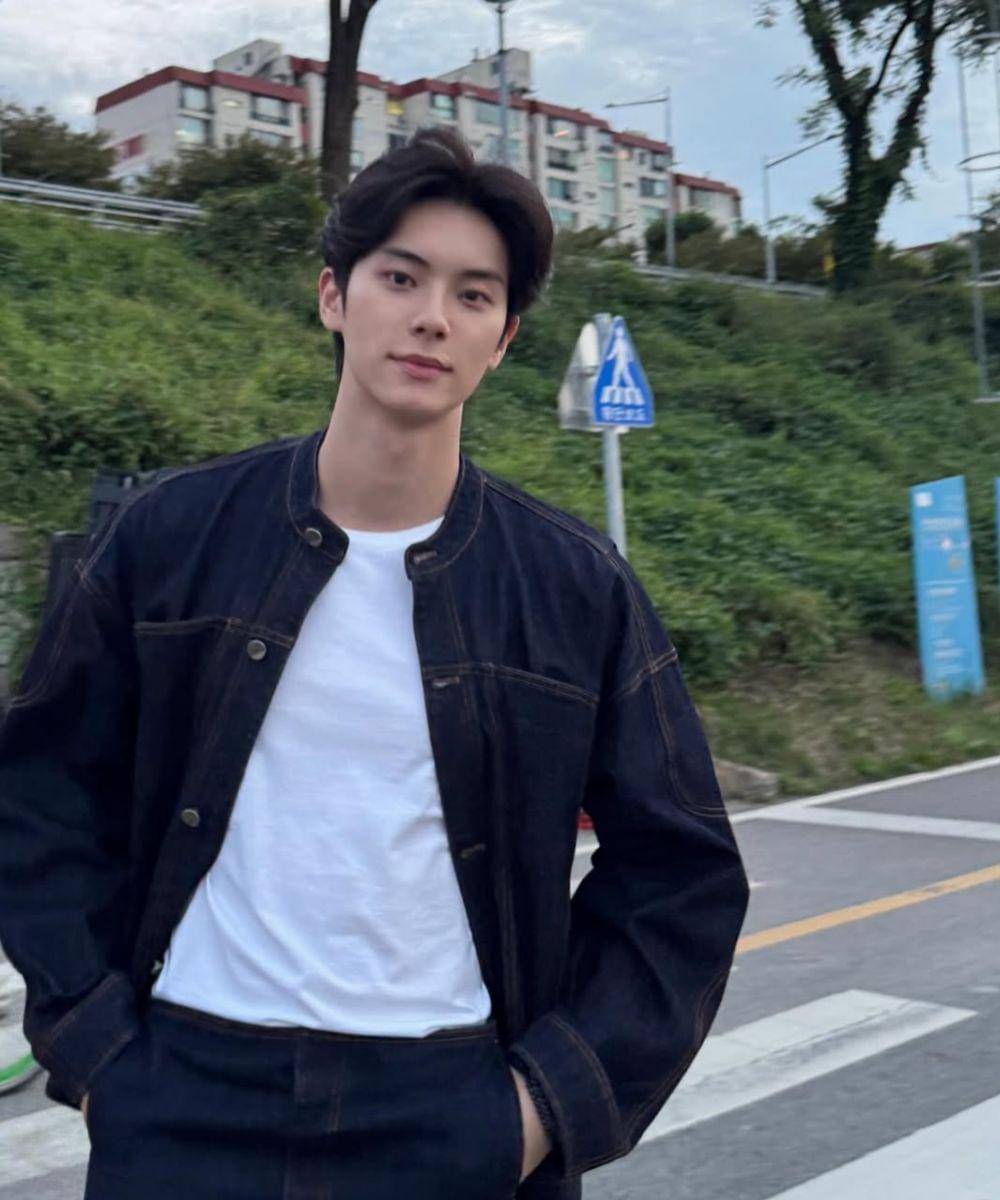 Pesona Lee Chae Min, Pemeran Raja di Bon Appetit, Your Majesty