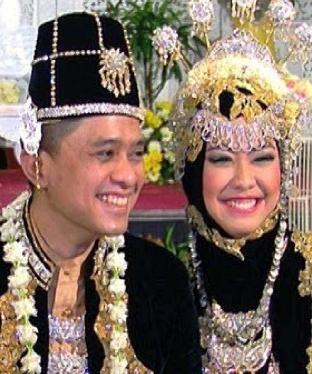 Potret artis Kenakan Baju Warna Hitam saat Pesta Pernikahan, Ada Feby Putri (1).jpg